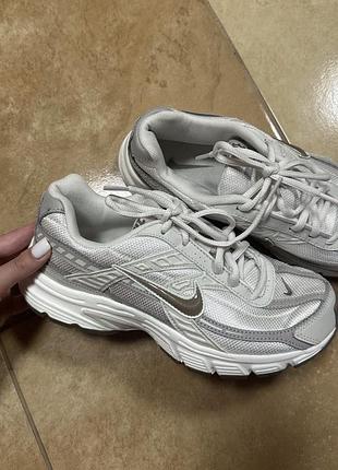 Кросівки nike wmns initiator