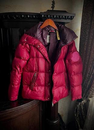 Жіноча куртка-пуховик moncler червона