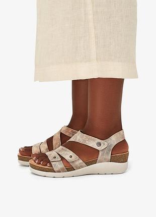 Жіночі босоніжки clarks calenne clara 26177034 бронзові на танкетці, розмір 39