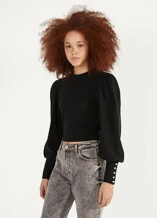Bershka черная укороченная кофта с объемными рукавами свитшот с пышными рукавами кофта с жемчужными пуговицами нарядный топ базовая черная кофточка s
