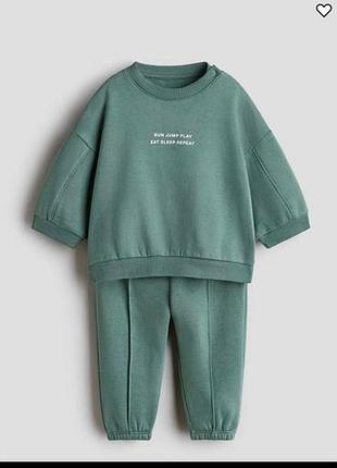 Костюм дитячий h&m зелений з написом