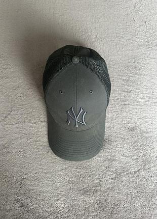Бейсболка 47 brand new york yankees тракер графітова