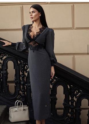 Довга шифонова сукня в горох з мереживом