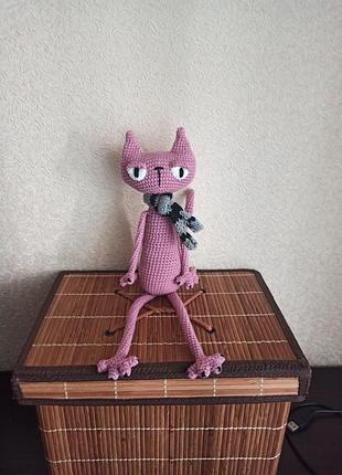 Кот в шарфике, вязаный.