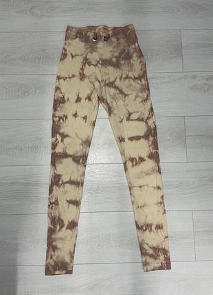 Ефектні трендові легінси / лосини в принт тай-дай prettylittlething, розмір s-m (uk 10 / eur 38)