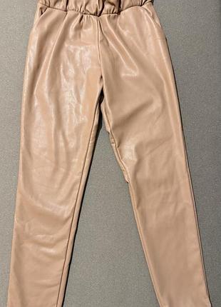 Штани утеплені з еко-шкіри на дівчинку 10-11 років, 146 см