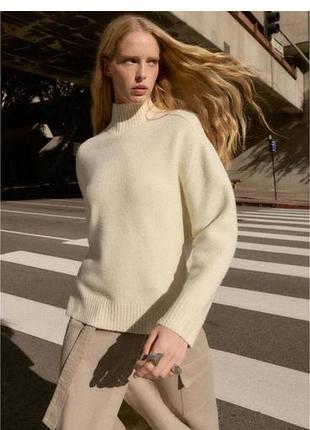 Кремовий/молочний светр zara