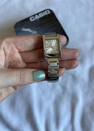 Жіночий годинник casio 4