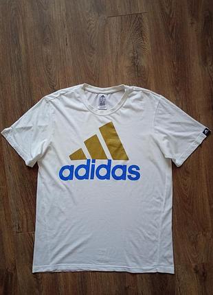 Брендовая футболка adidas.