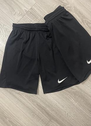 Спортивні шорти nike чорні