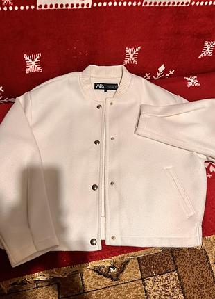 Бомбер жіночий zara білий