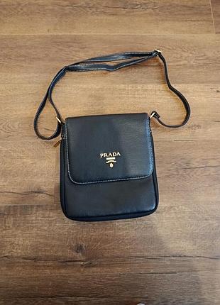 Сумка prada через плече чорна прямокутна