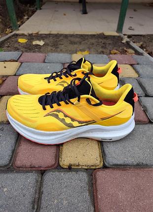 Кросівки saucony tempus жовто-чорні
