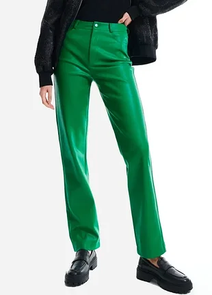 Зеленые брюки из эко кожи zara