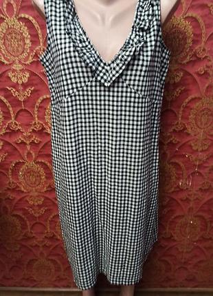 Жіноча літня сукня (сарафан) у чорно-білу клітинку (принт «віші» / gingham) з v-подібним вирізом, прикрашеним рюшами 16 розмір