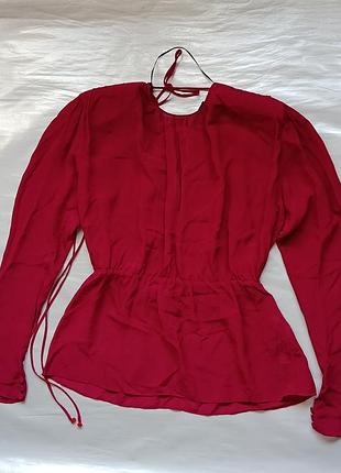 Блуза zara с подплечниками и открытой спинкой