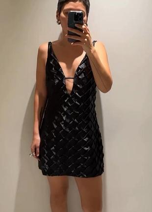 Короткі сукні zara чорна міні-сукня з плетенною текстурою