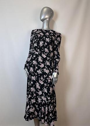 Платье m&s collection в цветочный принт. чёрное с нежными розовыми цветами. длинный рукав и женственный силуэт.100% вискоза uk 12 миди цветочный принт