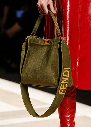 Лучший повод для яркого выхода: сумка fendi