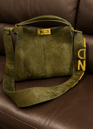 Найкращий привід для яскравого виходу: сумка  fendi