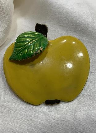 🍎✨ сочное яблочко винтажная брошка яблоко желтая эмаль глянцевая fruit brooch 1980е✨🍎