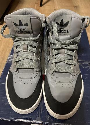 Кеди adidas високі сіро-чорні 37 розмір