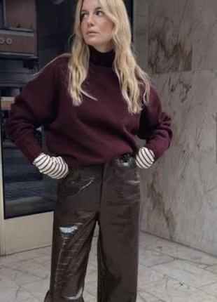 Стильный свитер zara с высоким воротом