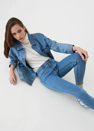 Джинсы скинни женские голубые 🏷️ новые с биркой, стрейч ✨ sinsay mid waist skinny eco aware 🤍 базовый кэжуал 📏 38 m (ua 46) 🔎 американки узкие