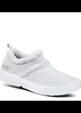 Оригінальні жіночі повсякденні сліпони oofos oocoozie low у забарвленні light gray / white (сіро-білі).розмір:37,5