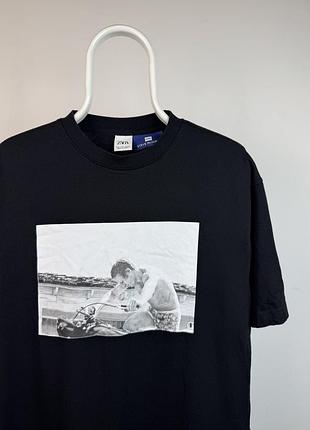Футболка з великим логотипом zara x steve mcqueen