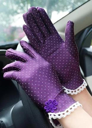 Фіолетові дамські рукавички в горошок стильні рукавички фіолетові з білими крапками1 фото