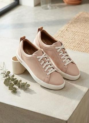 Стильні бежеві ортопедичні кеди clarks