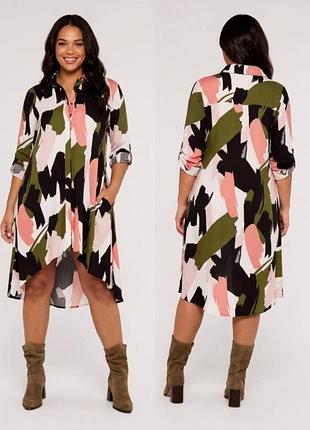 Женское платье-рубашка из вискозы от бренда apricot (модель brushstroke print mini shirt dress в цвете khaki/multi) с абстрактным мазковым принтом