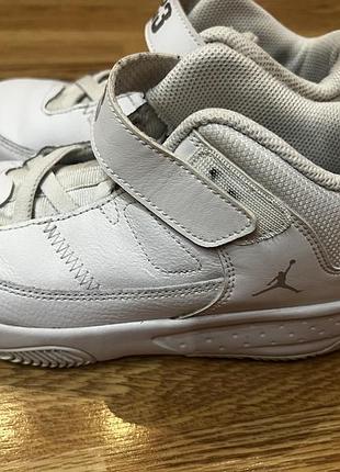Детские кроссовки jordan max aura 3 ps (triple white) — унисекс