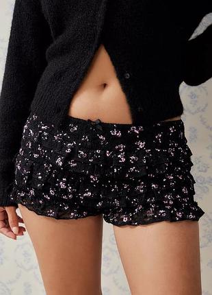 Шортики з рюшами від urban outfitters