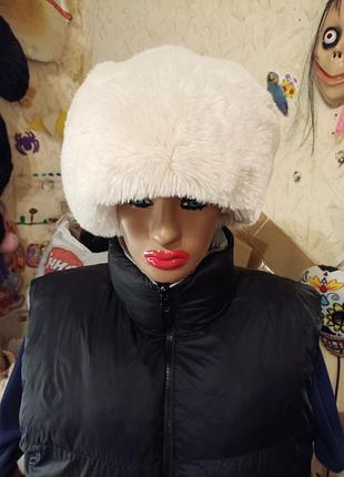 Шапка біла