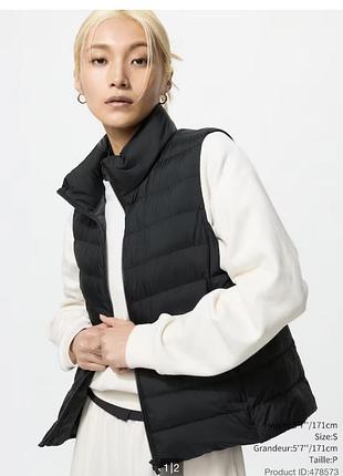 Чорна желетка uniqlo