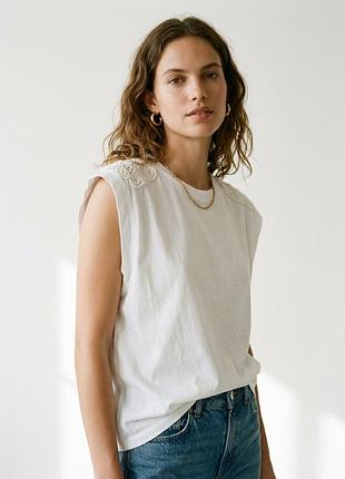 белая футболка zara с кружевными плечами l
