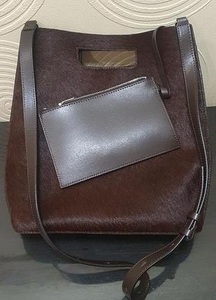 Кожаная сумка cos folio bag с эффектом конского волоса (pony hair-effect leather) в темно-коричневом шоколадном цвете