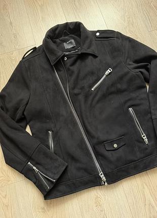 Чоловіча куртка-косуха bershka чорна з підкладкою