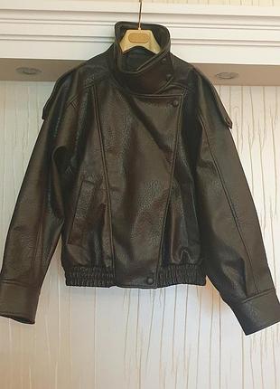 Бомбер из эко кожи zara из эко кожи коричневого цвета