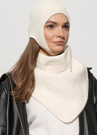 Балаклава жіноча jacquemus молочна в'язана