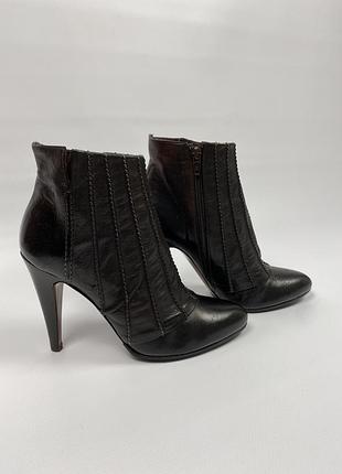 Ботильйони жіночі navyboot чорні на каблуці