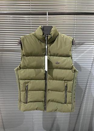 Жилетка lacoste (лакост), безрукавка цвета хаки на осень и весну, мужская
