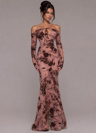 Розпродаж сукня prettylittlething з відкритими плечима