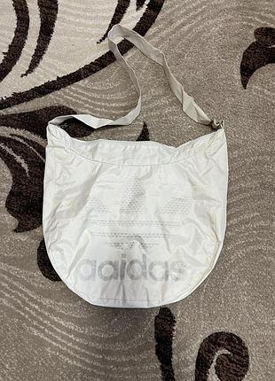Містка спортивна сумка через плече