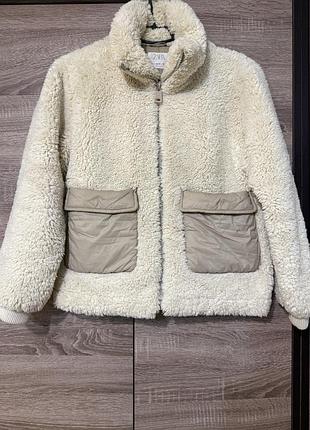 Куртка zara молочна зі штучного хутра з кишенями