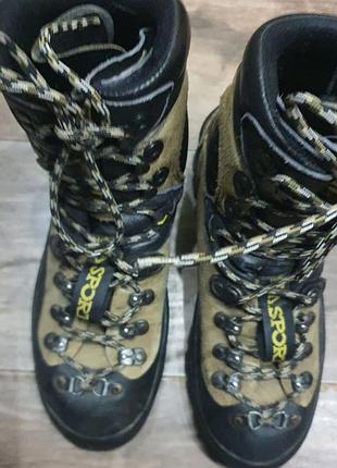 Ботинки " la sportiva  makaiu
 альпинистские неубиваемая классика 
кожа натуральная брендированые
размер 40
стелька 25