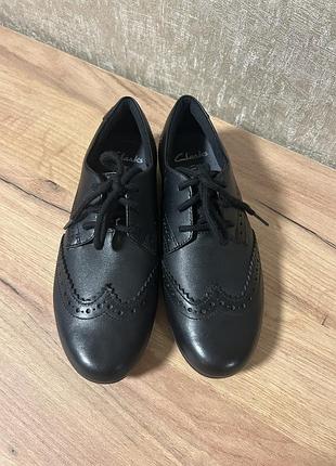 Туфлі для дівчинки clarks чорні натуральна шкіра
