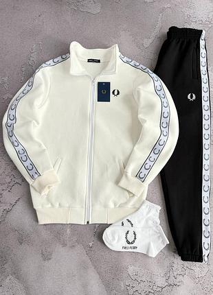 Спортивний костюм на флісі fred perry: кофта-штани 2 пари шкарпеток у подарунок! молочний з чорним